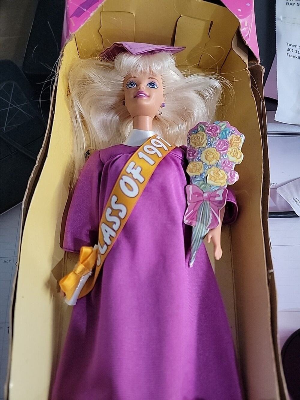 Class of 1997 Graduation Barbie Doll - (1996) Vintage Mattel #16487 B35